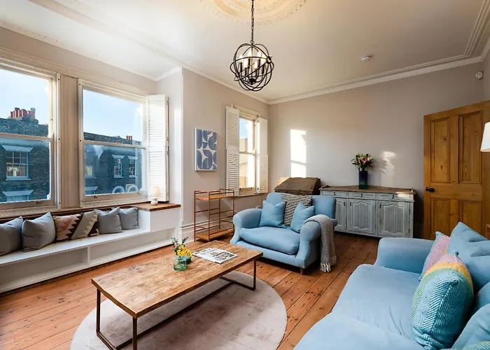 Vesto Three Bedroom Duplex Apartment In Clapham