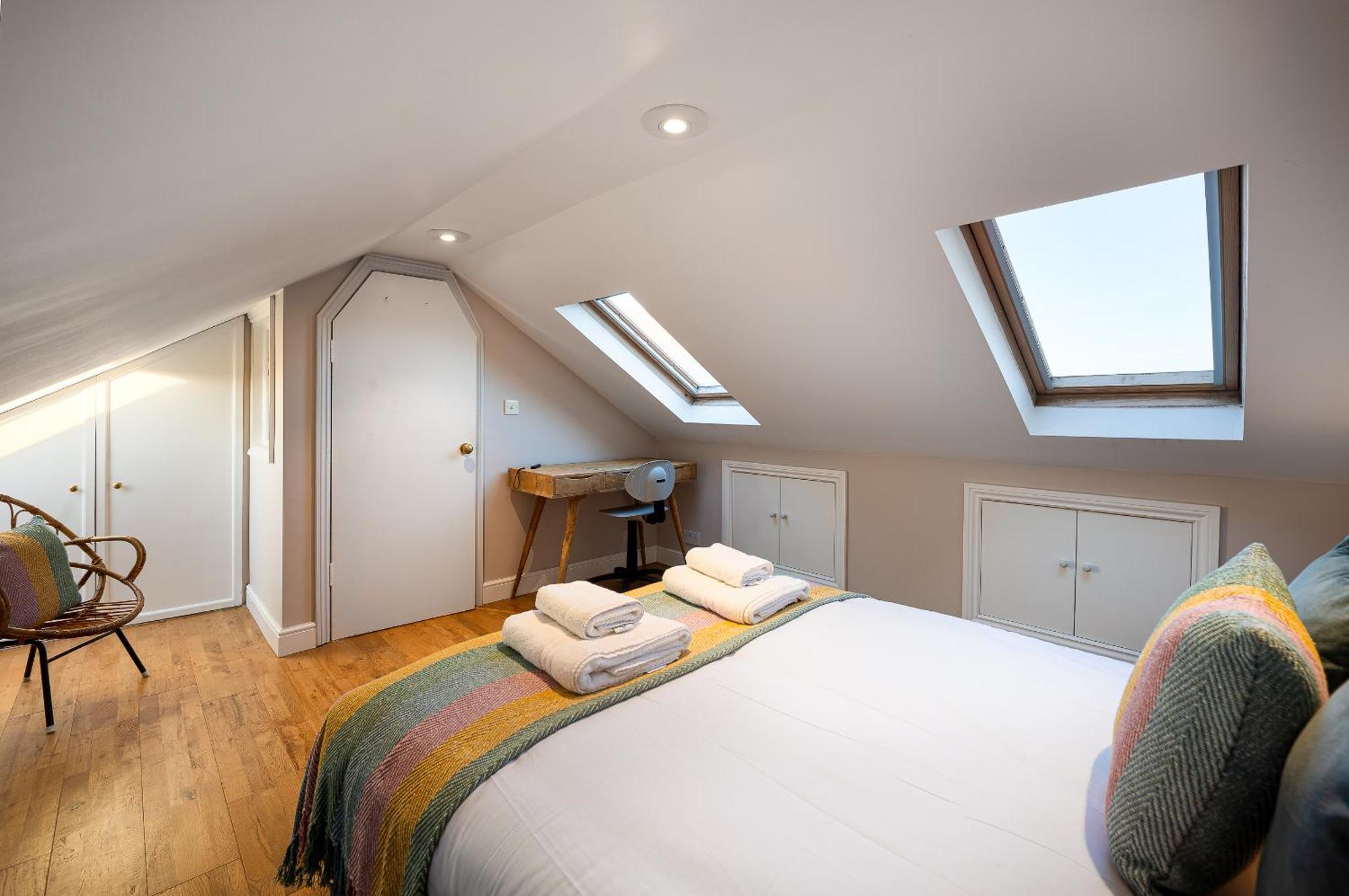 Vesto Three Bedroom Duplex In Clapham Londra