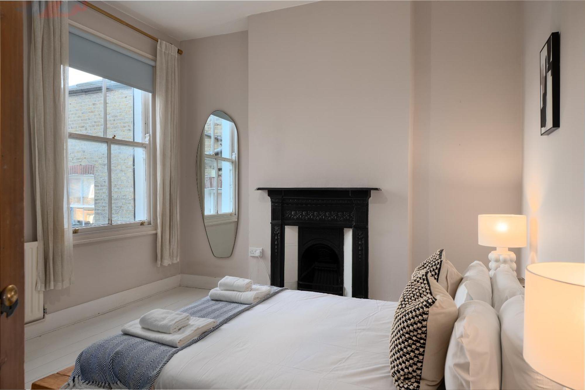Vesto Three Bedroom Duplex In Clapham Londra