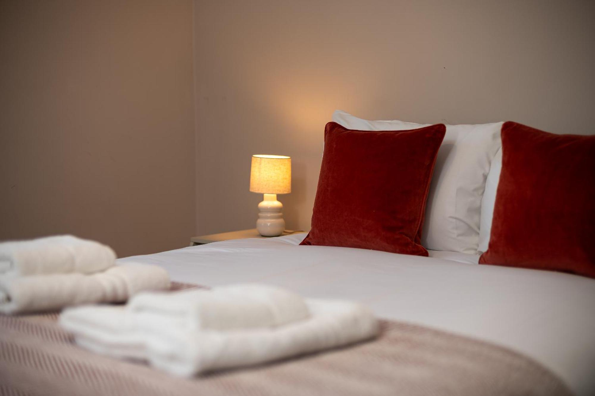 Vesto Three Bedroom Duplex In Clapham Londra